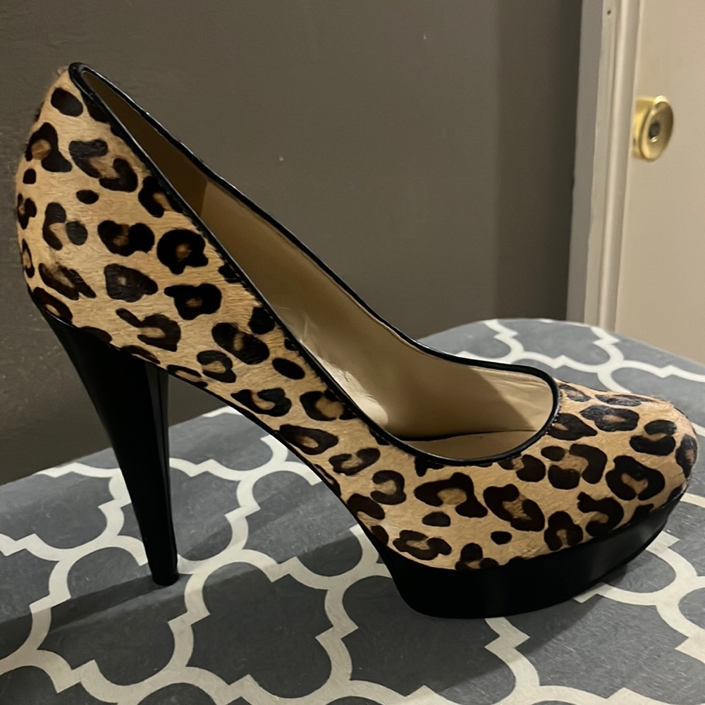 Guess platform leopard pumps